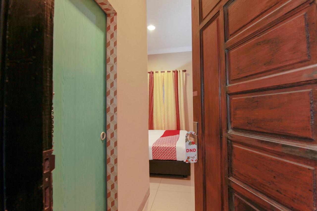 โอโย 799 โฮเต็ล ดิเยง Hotel เบอราสตากี ภายนอก รูปภาพ