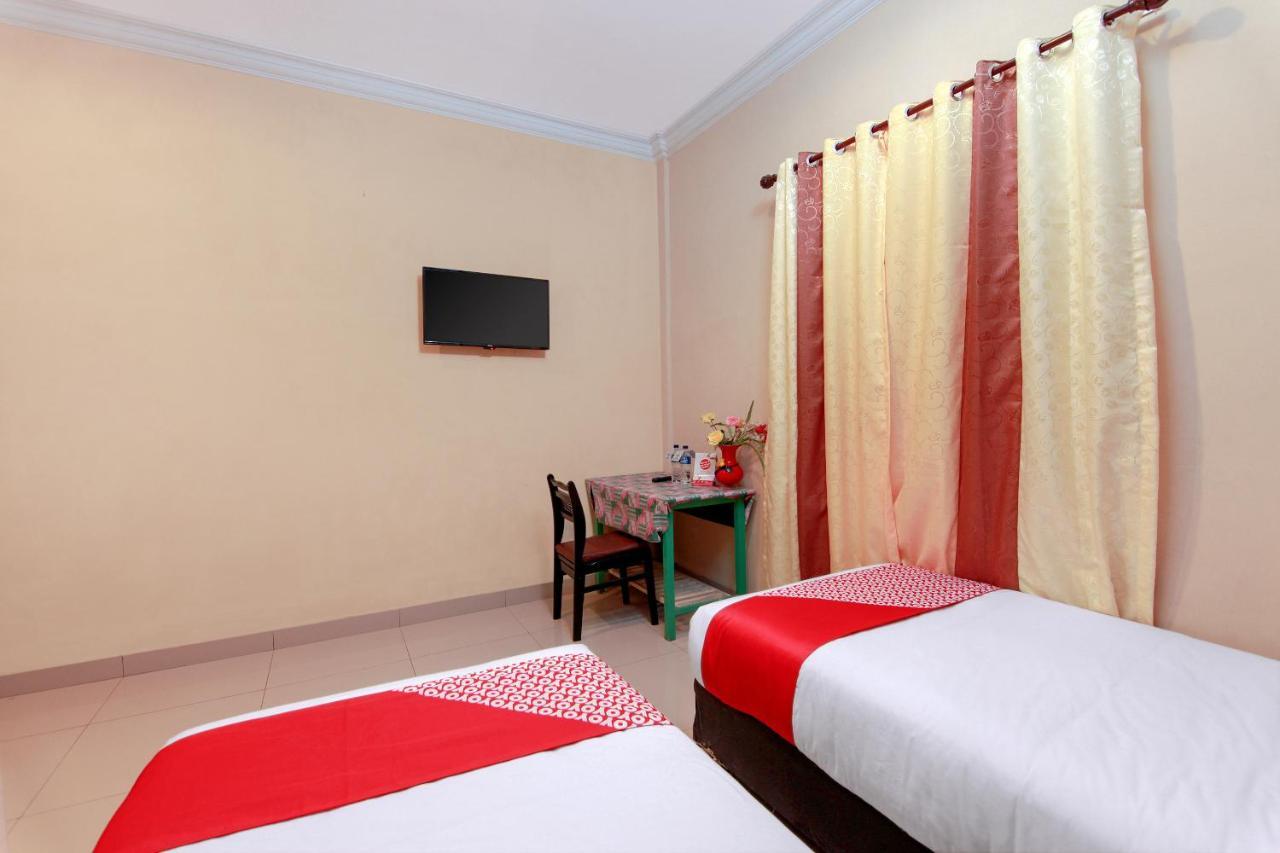 โอโย 799 โฮเต็ล ดิเยง Hotel เบอราสตากี ภายนอก รูปภาพ